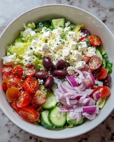 Greek Salad Cottage Cheese Bowl: A Refreshing Delight!